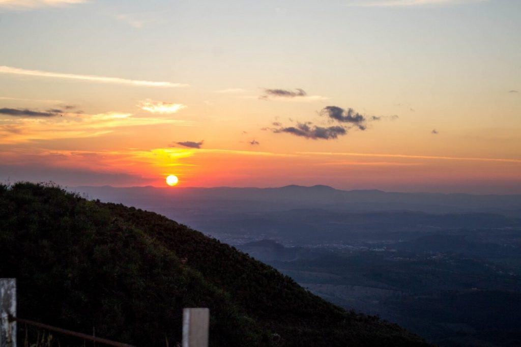 Pôr do sol no Morro Mirante dos Veados Brumadinho -MG
