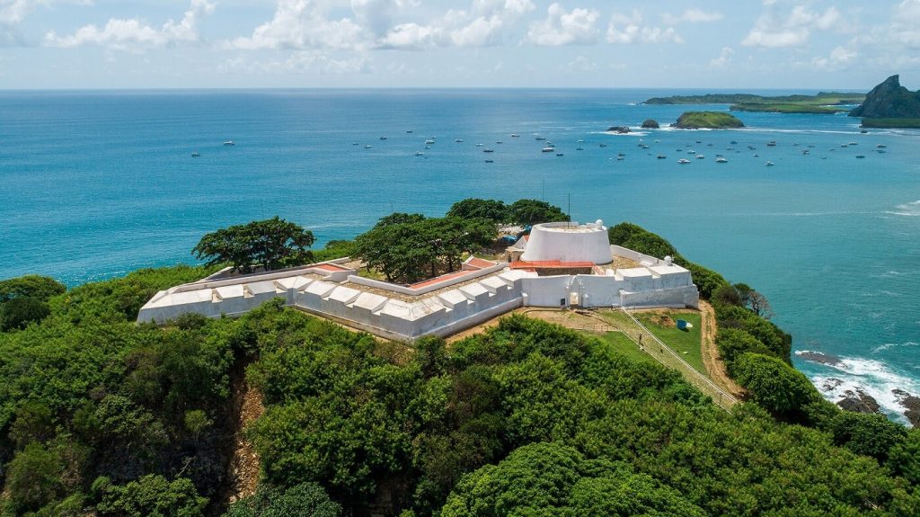 Igreja de Nossa Senhora dos Remédios - Pontos turísticos de Fernando de Noronha
