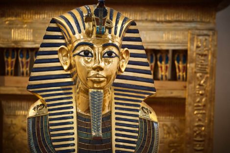 máscara mortuária do faraó Tutankamon