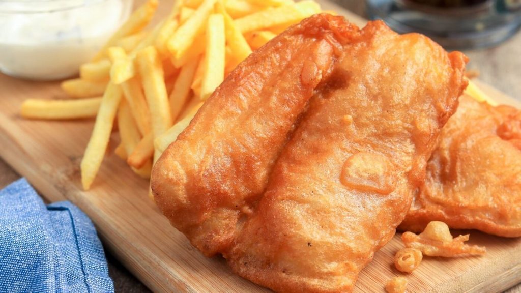 Peixe empanado com fritas