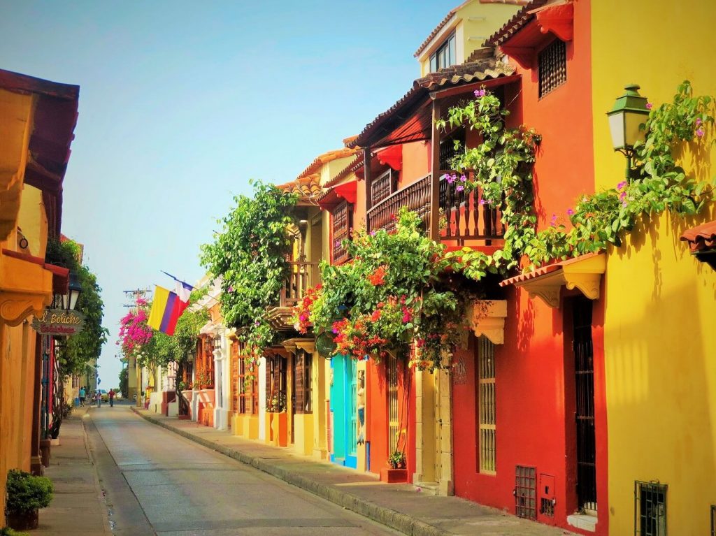 Casarios coloniais coloridos em cartagena