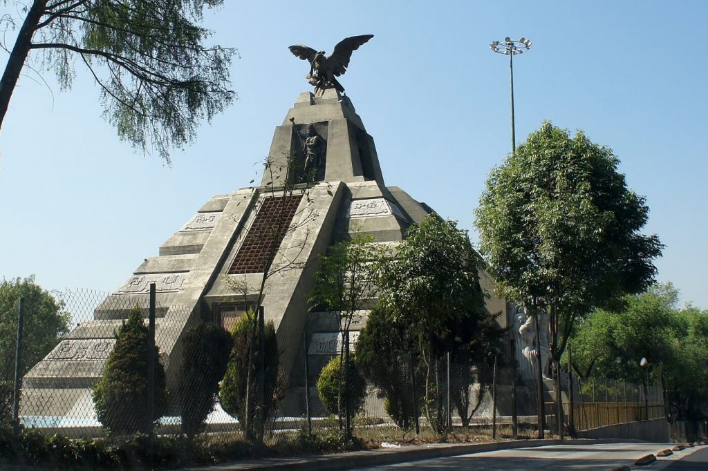 monumento-a-la-raza