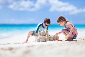 Crianças na praia